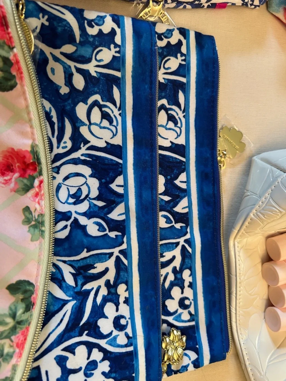 Estee Lauder Pink Floral and Cream Makeup Pouch Set All for $25 - Picture 7 of 8